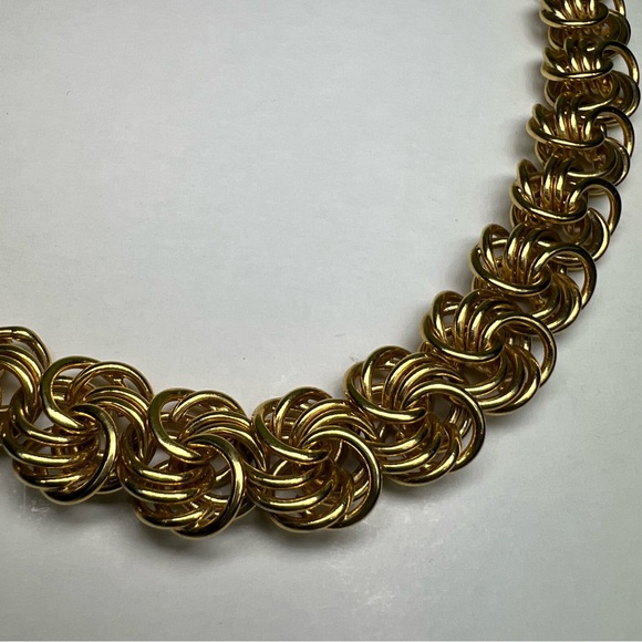 Vintage Polished Gold Tone Swirl Knot Link Necklace - Picture 2 of 4